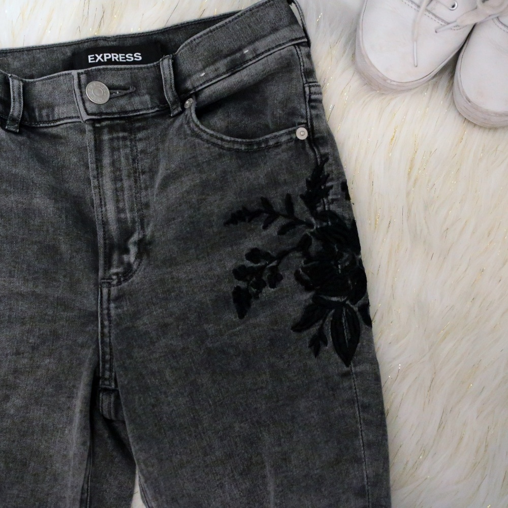 SALE ⚡️ High Waisted Embroidered Express Jeans